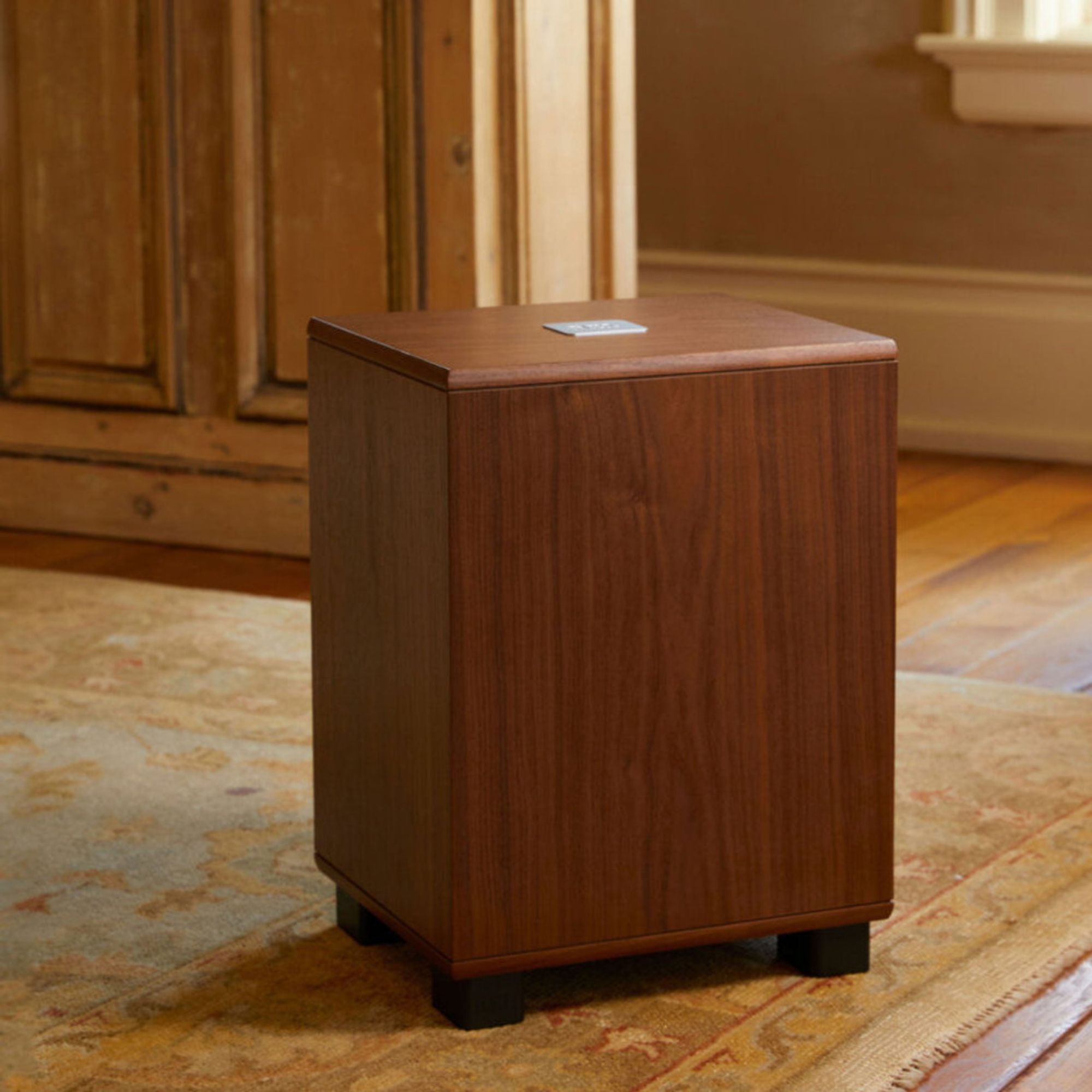 5.AVStore-REL-Acoustics-Classic-98-Subwoofer-Lifestyle-1.jpg