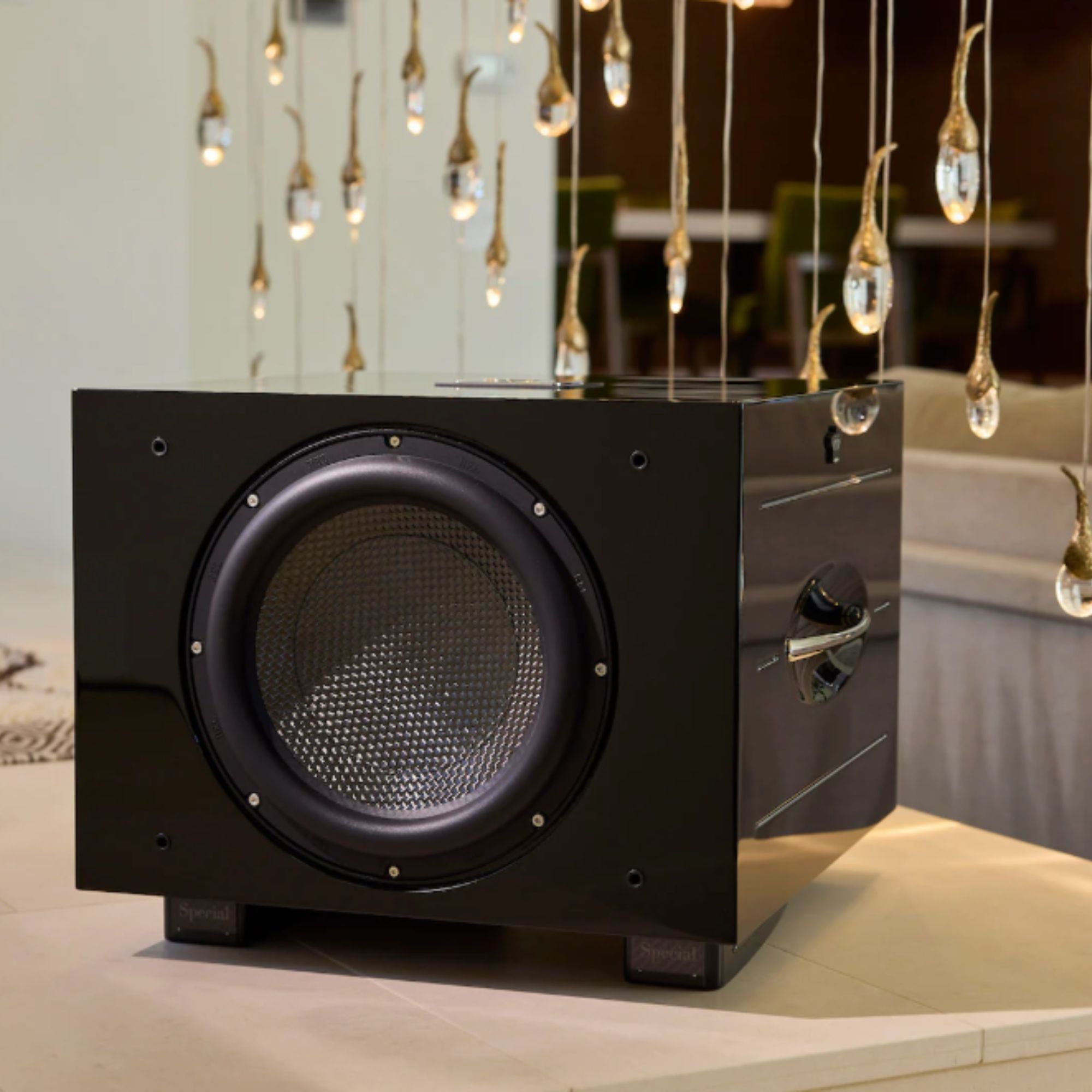 8.AVStore-REL-Acoustics-Carbon-Special-Black-Label-Lifestyle.jpg