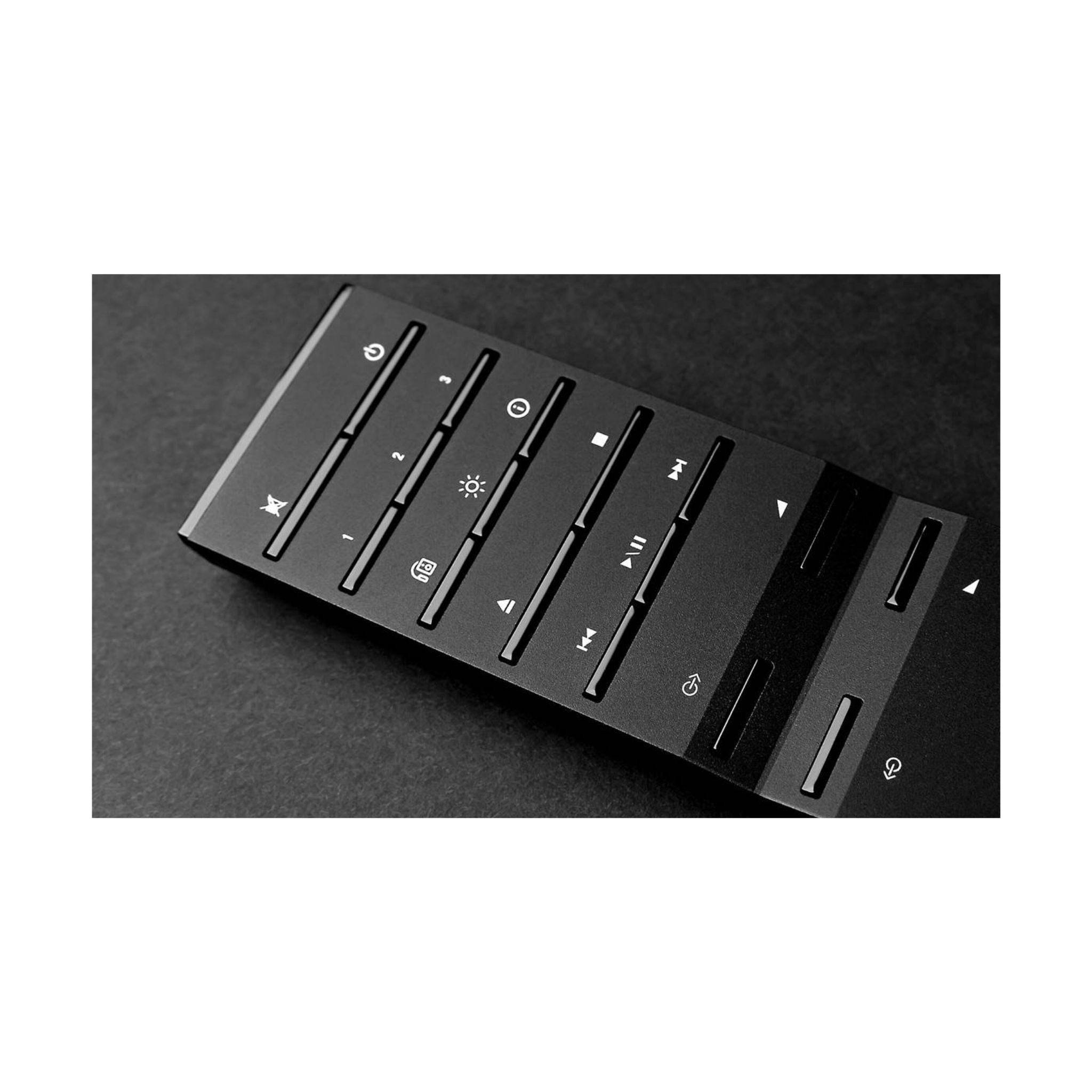 AVStore-CambridgAudio-EVO150-Black-Remote.jpg