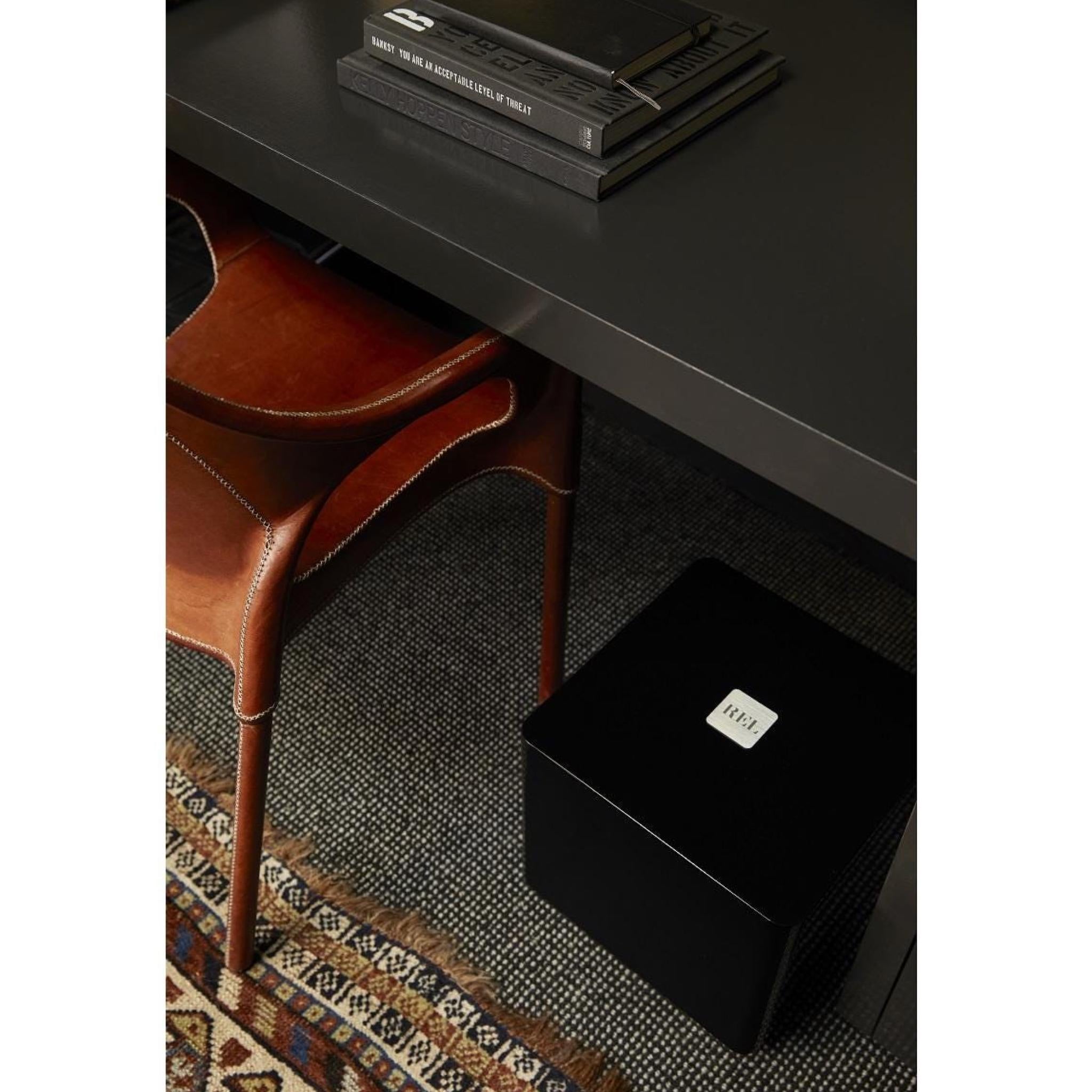 AVStore-REL-T-5x-Black-Lifestyle.jpg
